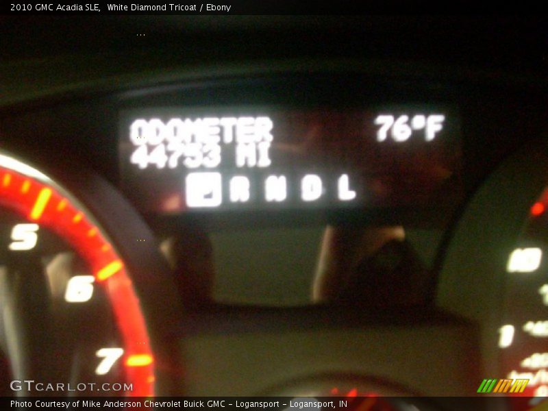 White Diamond Tricoat / Ebony 2010 GMC Acadia SLE