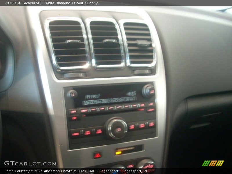 White Diamond Tricoat / Ebony 2010 GMC Acadia SLE