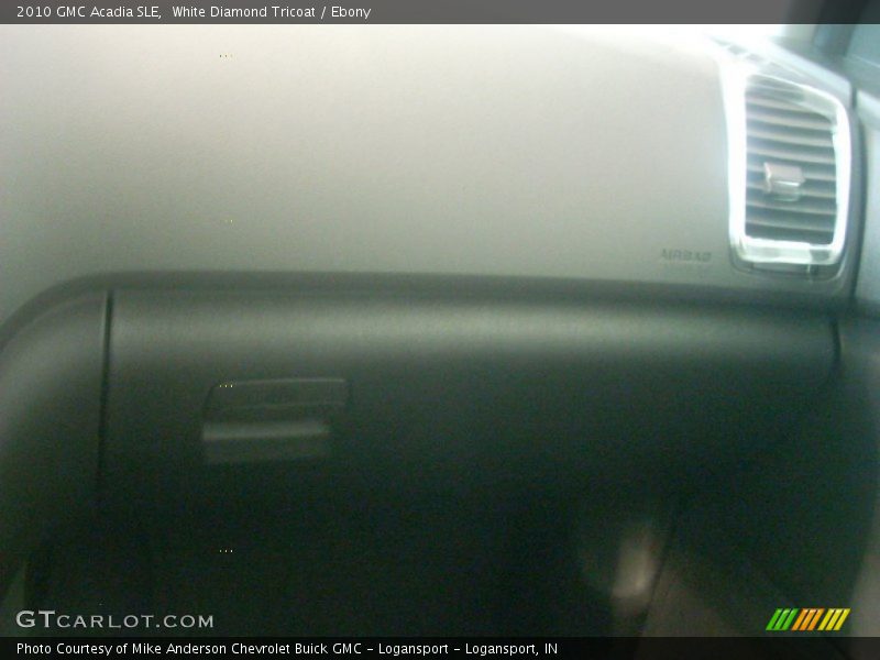 White Diamond Tricoat / Ebony 2010 GMC Acadia SLE