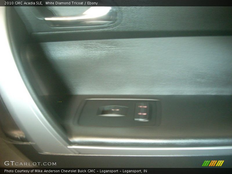 White Diamond Tricoat / Ebony 2010 GMC Acadia SLE