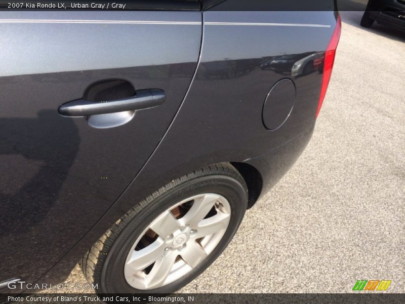 Urban Gray / Gray 2007 Kia Rondo LX