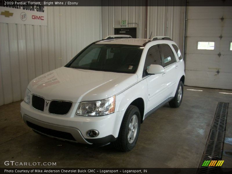 Bright White / Ebony 2009 Pontiac Torrent