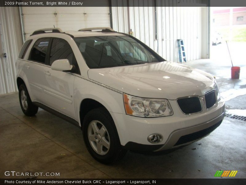 Bright White / Ebony 2009 Pontiac Torrent