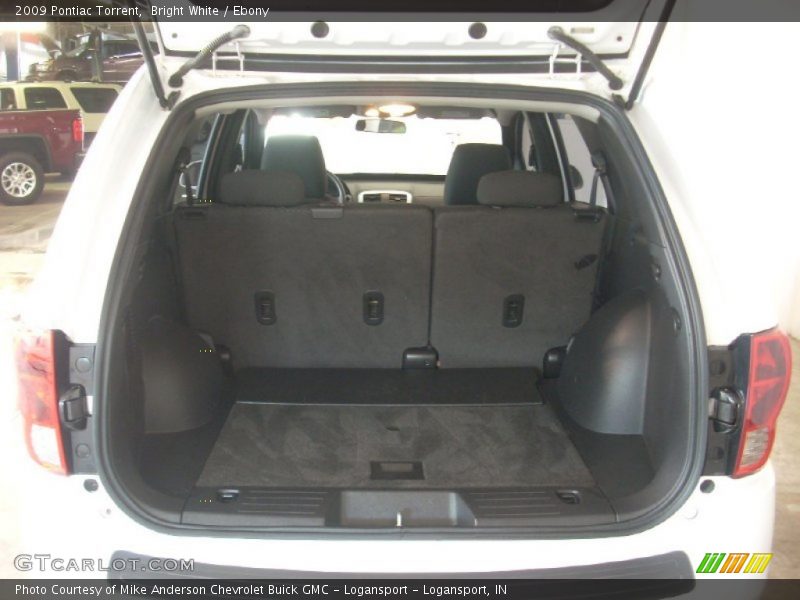 Bright White / Ebony 2009 Pontiac Torrent