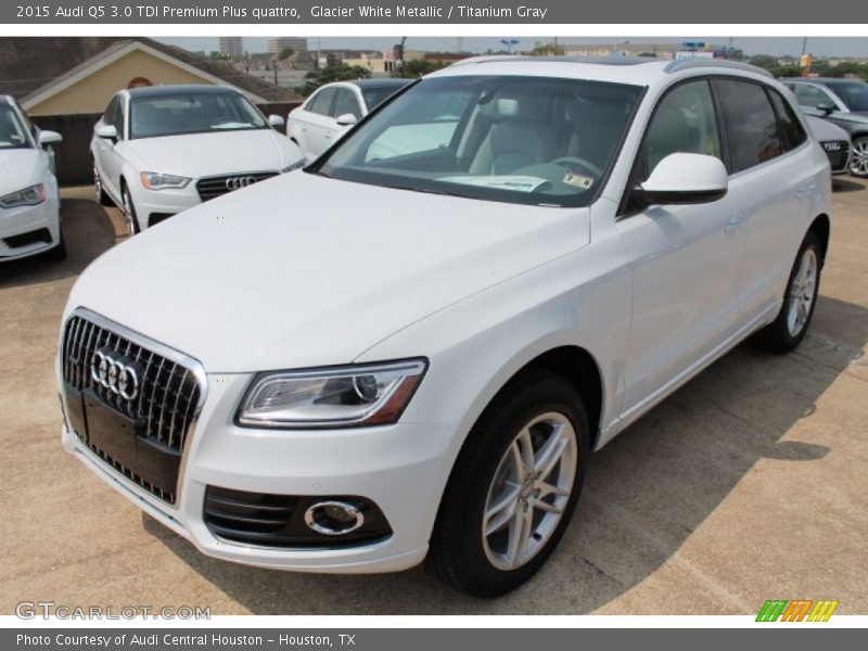 Front 3/4 View of 2015 Q5 3.0 TDI Premium Plus quattro
