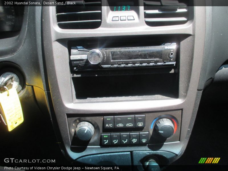 Desert Sand / Black 2002 Hyundai Sonata