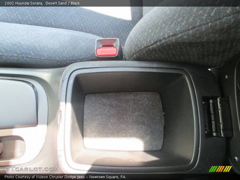 Desert Sand / Black 2002 Hyundai Sonata