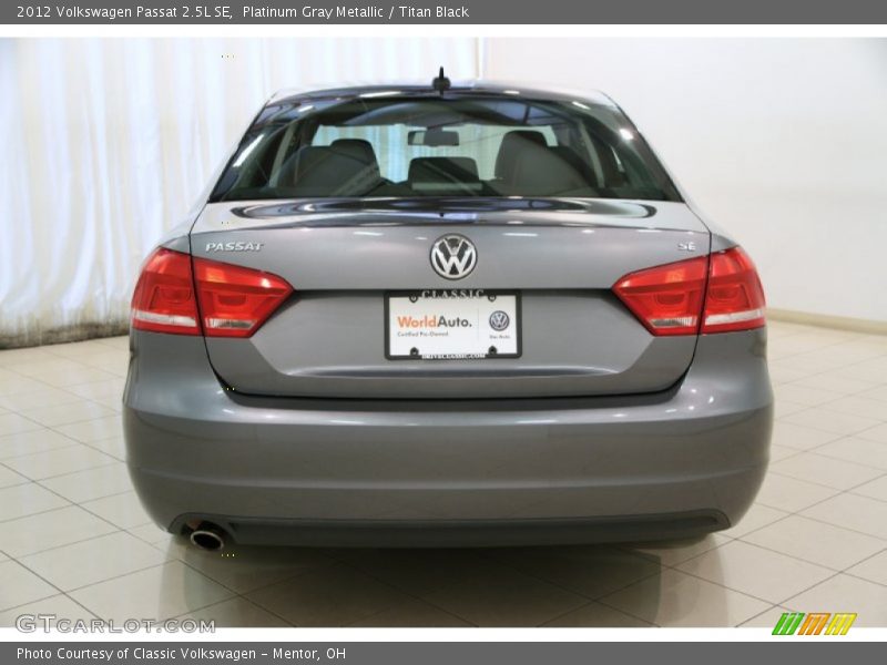 Platinum Gray Metallic / Titan Black 2012 Volkswagen Passat 2.5L SE