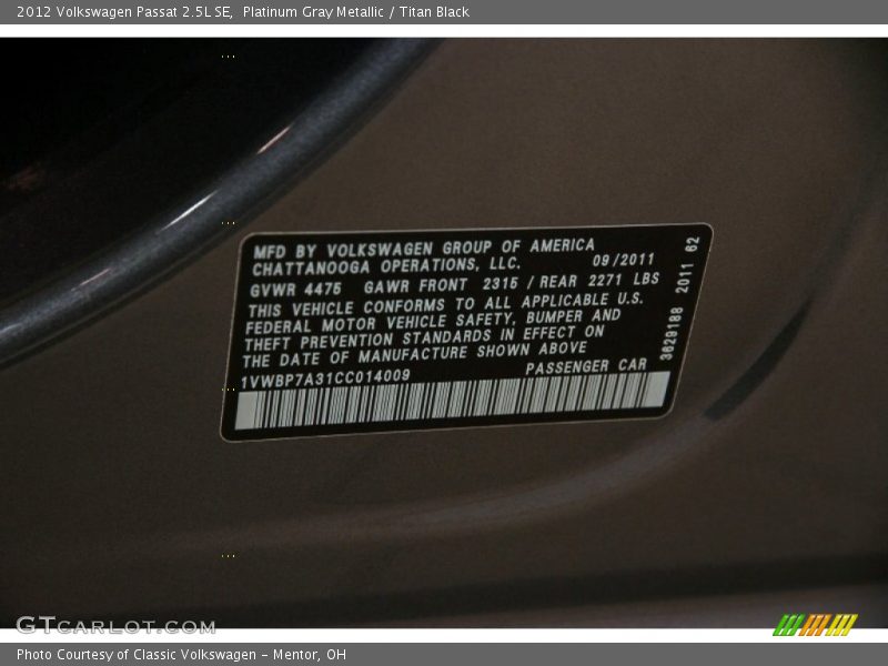 Platinum Gray Metallic / Titan Black 2012 Volkswagen Passat 2.5L SE