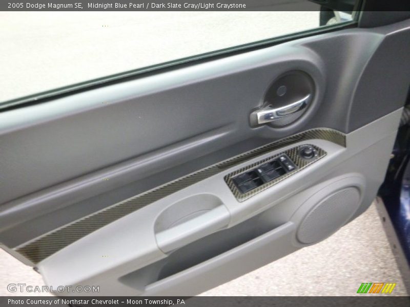 Midnight Blue Pearl / Dark Slate Gray/Light Graystone 2005 Dodge Magnum SE