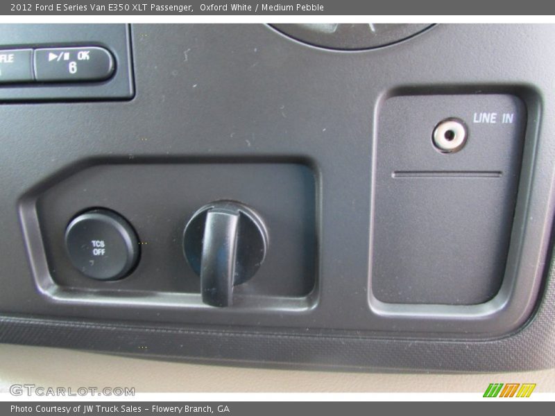 Oxford White / Medium Pebble 2012 Ford E Series Van E350 XLT Passenger