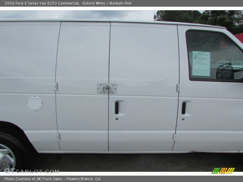 Oxford White / Medium Flint 2009 Ford E Series Van E150 Commercial