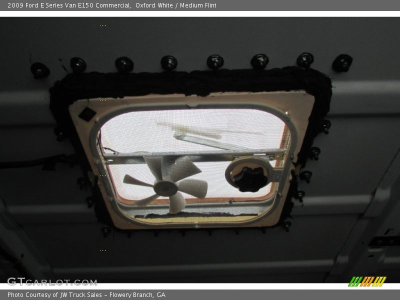 Oxford White / Medium Flint 2009 Ford E Series Van E150 Commercial
