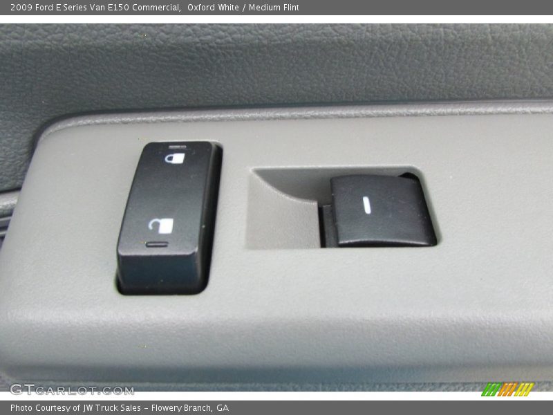 Oxford White / Medium Flint 2009 Ford E Series Van E150 Commercial