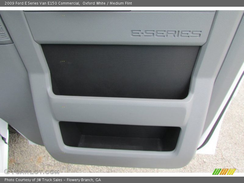 Oxford White / Medium Flint 2009 Ford E Series Van E150 Commercial