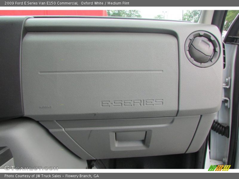 Oxford White / Medium Flint 2009 Ford E Series Van E150 Commercial