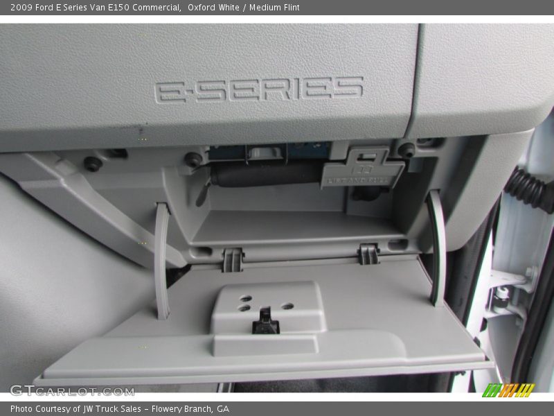 Oxford White / Medium Flint 2009 Ford E Series Van E150 Commercial