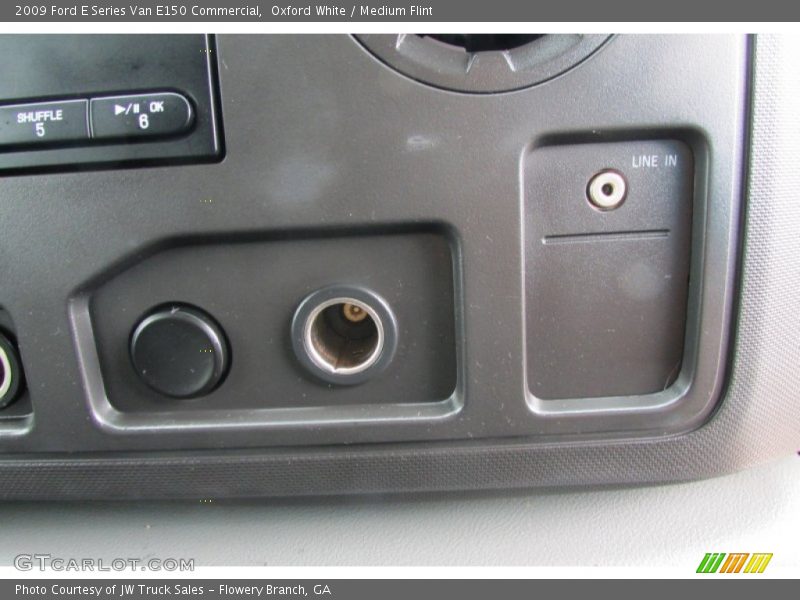 Oxford White / Medium Flint 2009 Ford E Series Van E150 Commercial