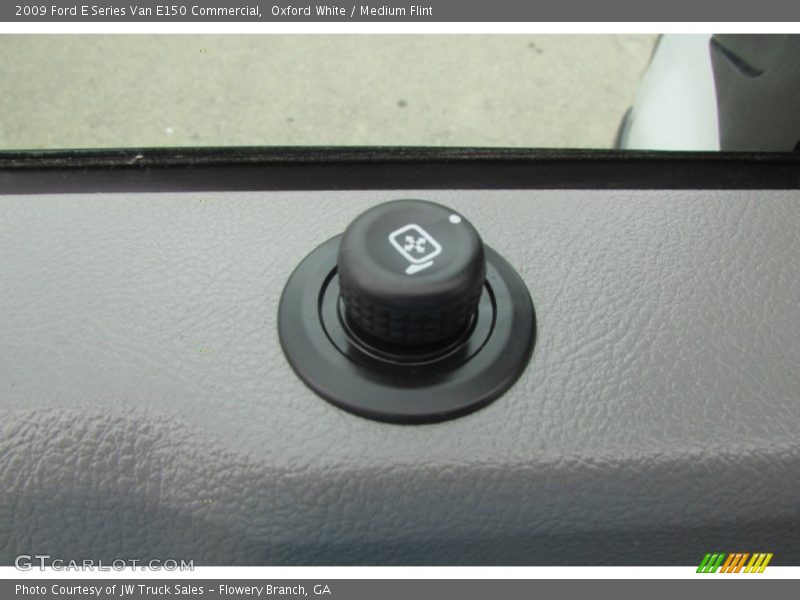 Oxford White / Medium Flint 2009 Ford E Series Van E150 Commercial