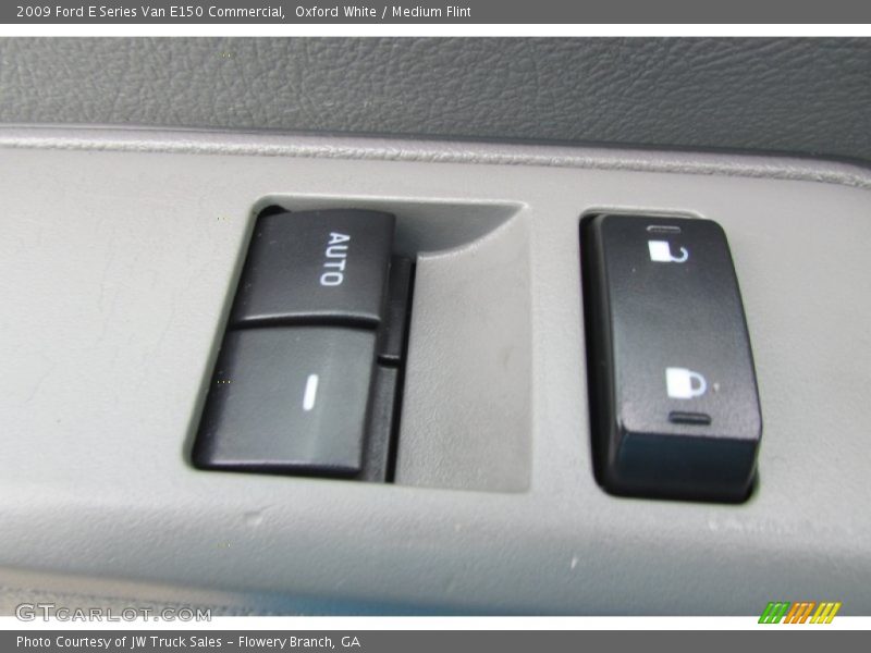 Oxford White / Medium Flint 2009 Ford E Series Van E150 Commercial