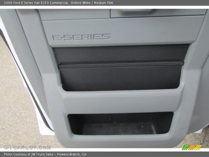 Oxford White / Medium Flint 2009 Ford E Series Van E150 Commercial