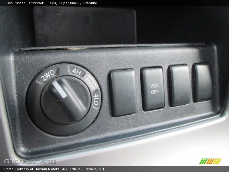 Super Black / Graphite 2005 Nissan Pathfinder SE 4x4