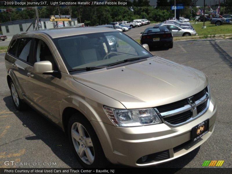 Light Sandstone Metallic / Pastel Pebble Beige 2009 Dodge Journey SXT