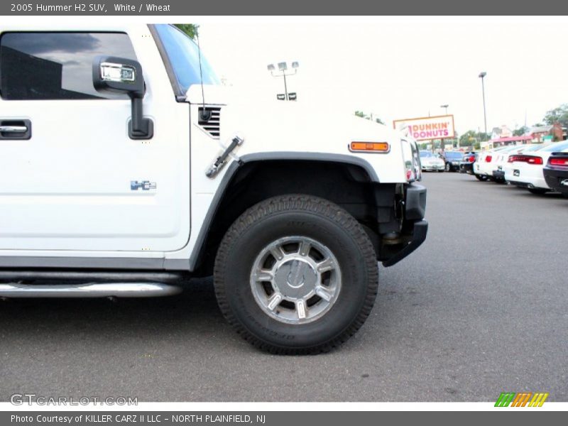 White / Wheat 2005 Hummer H2 SUV