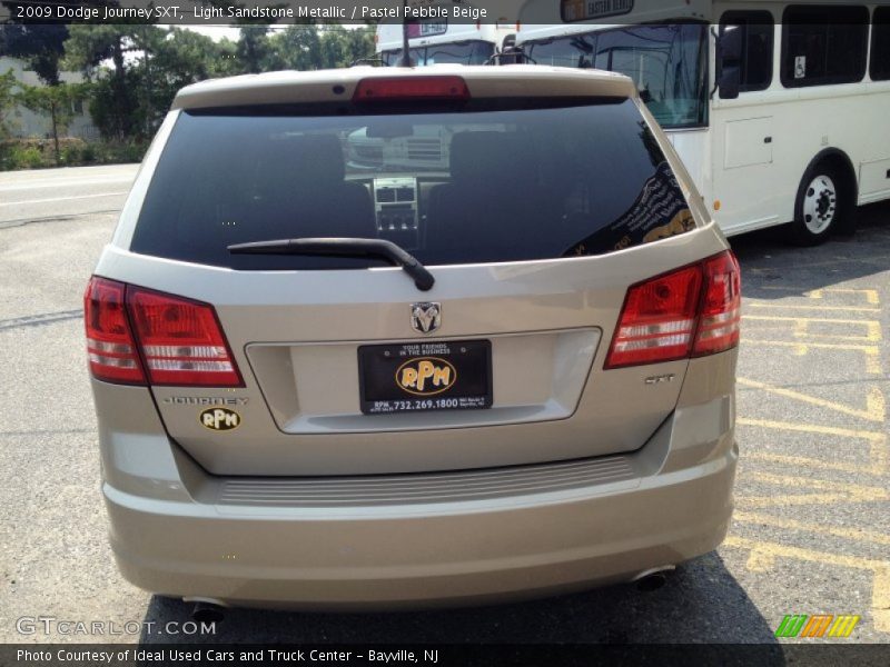 Light Sandstone Metallic / Pastel Pebble Beige 2009 Dodge Journey SXT