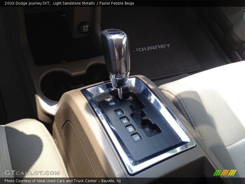 Light Sandstone Metallic / Pastel Pebble Beige 2009 Dodge Journey SXT