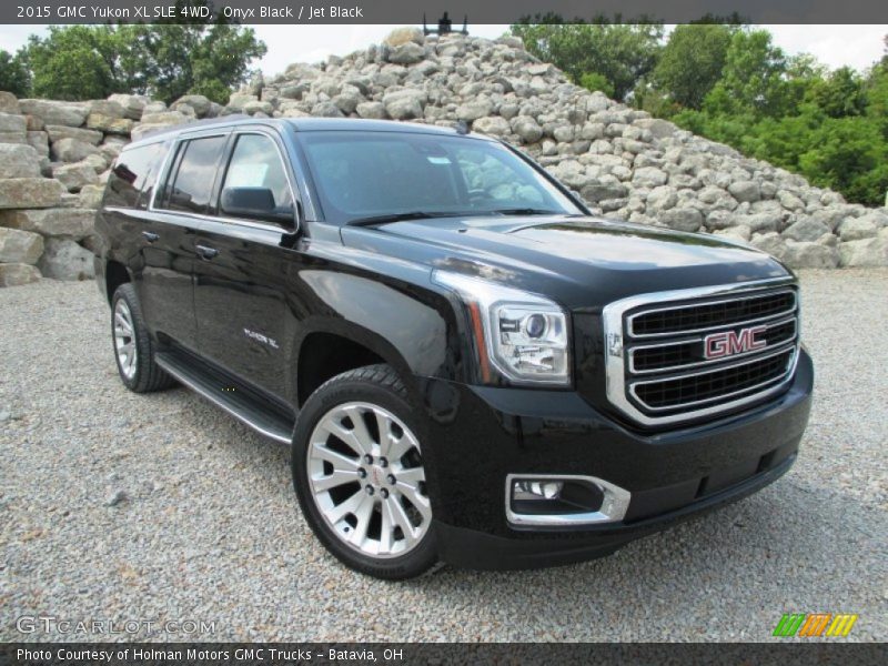 Front 3/4 View of 2015 Yukon XL SLE 4WD