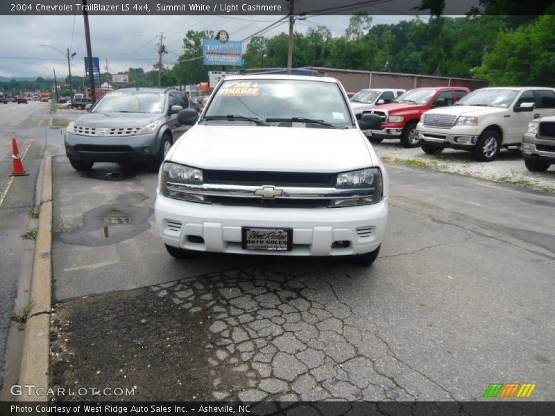 Summit White / Light Cashmere 2004 Chevrolet TrailBlazer LS 4x4
