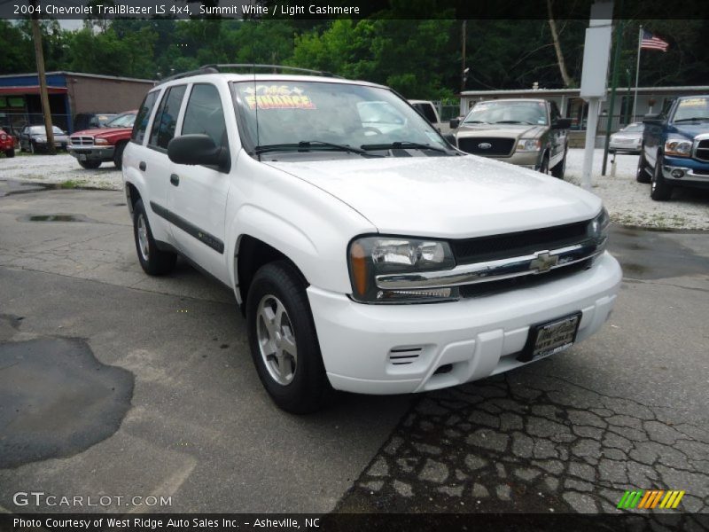 Summit White / Light Cashmere 2004 Chevrolet TrailBlazer LS 4x4