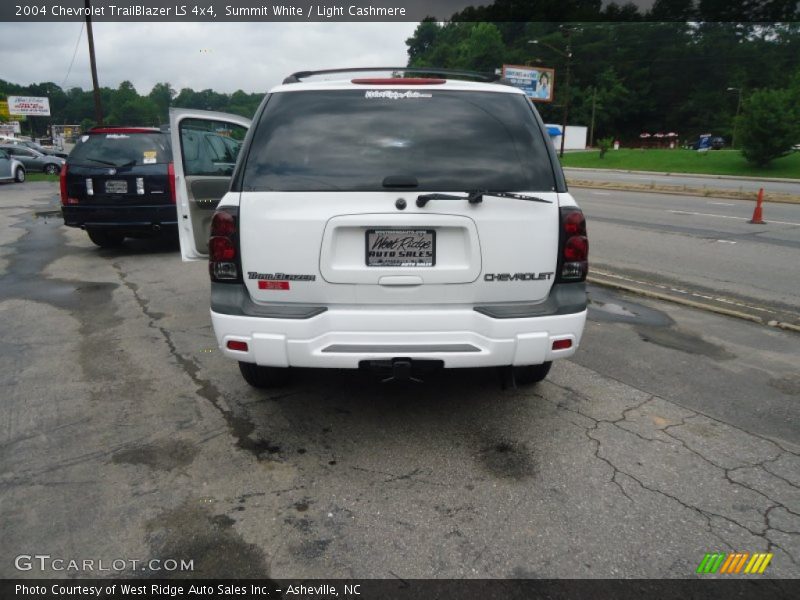 Summit White / Light Cashmere 2004 Chevrolet TrailBlazer LS 4x4