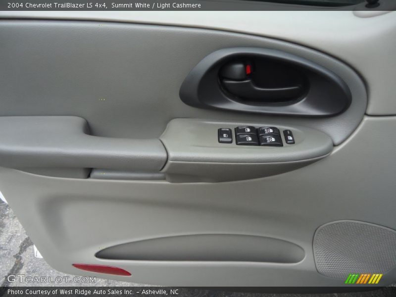 Summit White / Light Cashmere 2004 Chevrolet TrailBlazer LS 4x4