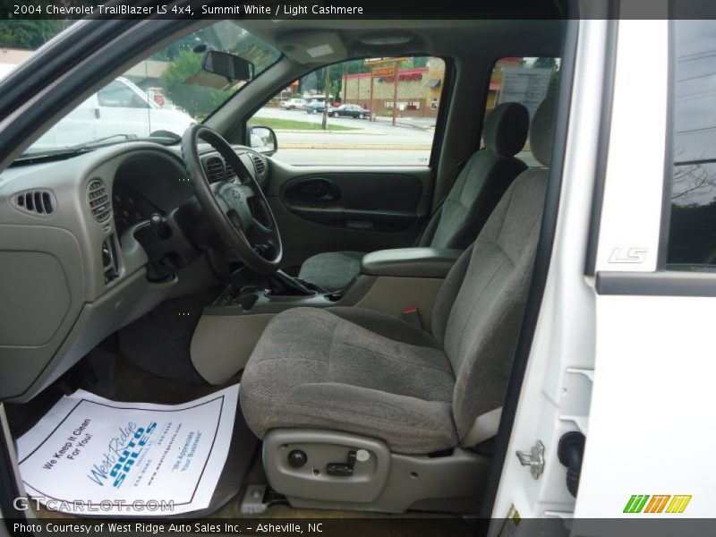 Summit White / Light Cashmere 2004 Chevrolet TrailBlazer LS 4x4