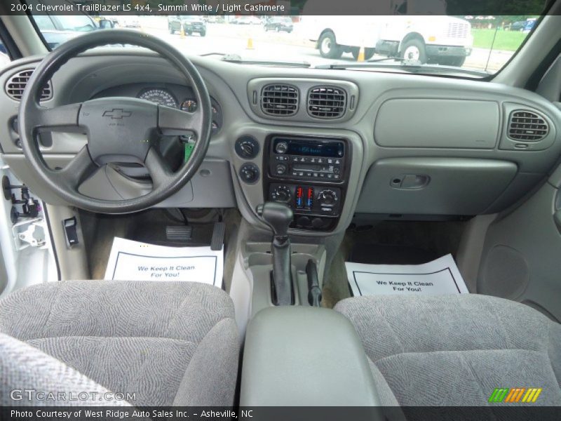 Summit White / Light Cashmere 2004 Chevrolet TrailBlazer LS 4x4