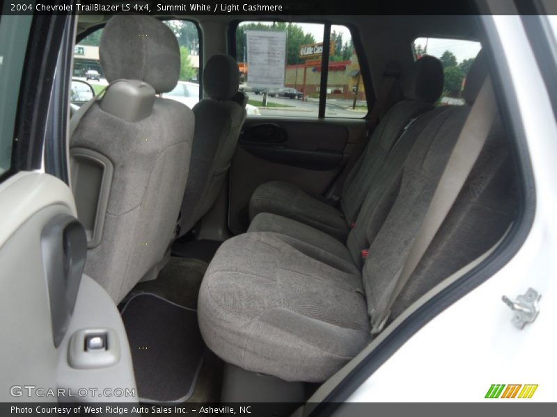 Summit White / Light Cashmere 2004 Chevrolet TrailBlazer LS 4x4