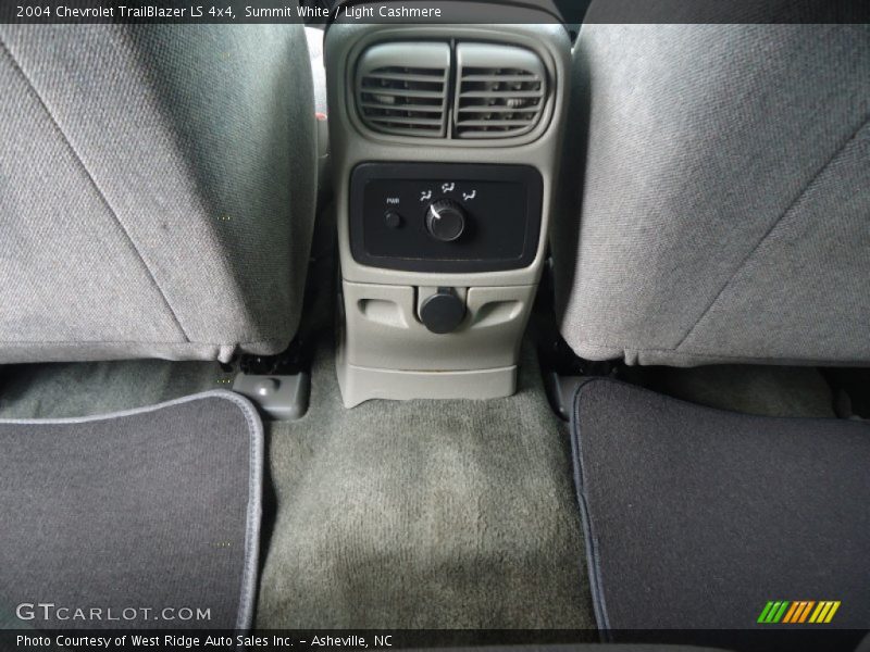Summit White / Light Cashmere 2004 Chevrolet TrailBlazer LS 4x4