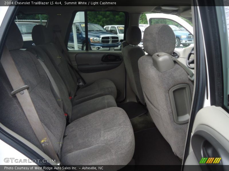 Summit White / Light Cashmere 2004 Chevrolet TrailBlazer LS 4x4