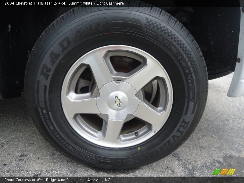 Summit White / Light Cashmere 2004 Chevrolet TrailBlazer LS 4x4