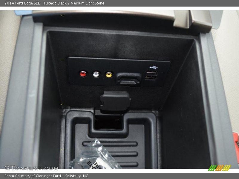 Tuxedo Black / Medium Light Stone 2014 Ford Edge SEL