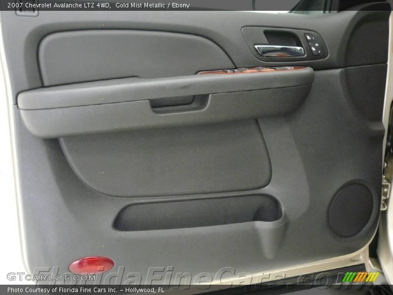 Gold Mist Metallic / Ebony 2007 Chevrolet Avalanche LTZ 4WD