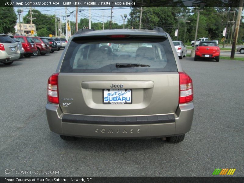 Light Khaki Metallic / Pastel Pebble Beige 2007 Jeep Compass Sport 4x4