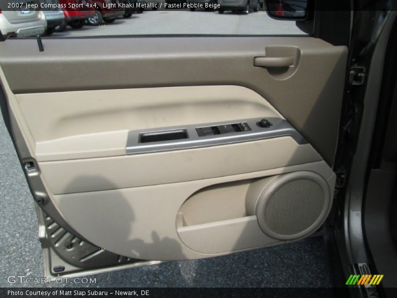 Light Khaki Metallic / Pastel Pebble Beige 2007 Jeep Compass Sport 4x4