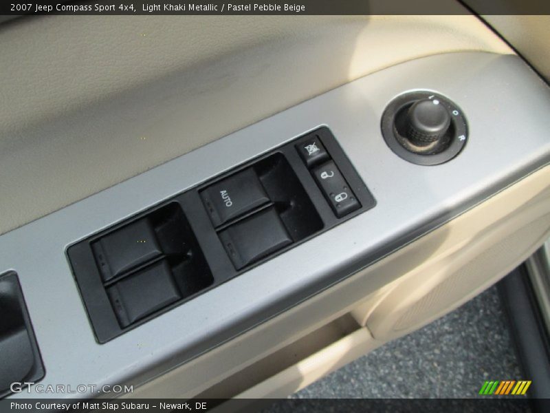Light Khaki Metallic / Pastel Pebble Beige 2007 Jeep Compass Sport 4x4