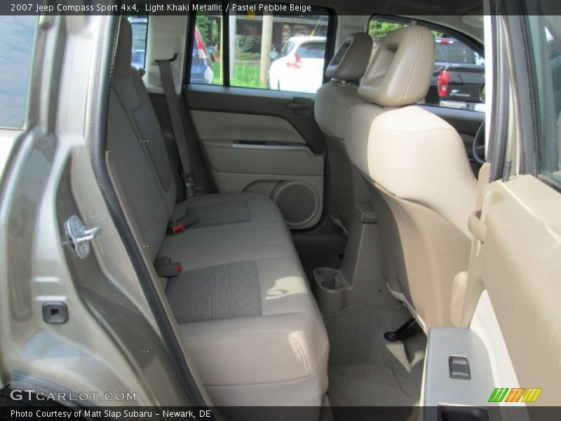 Light Khaki Metallic / Pastel Pebble Beige 2007 Jeep Compass Sport 4x4