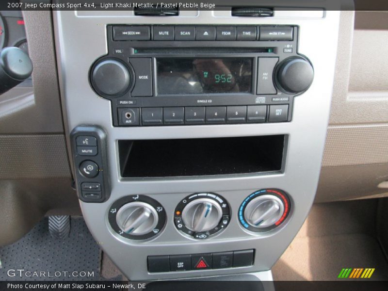 Light Khaki Metallic / Pastel Pebble Beige 2007 Jeep Compass Sport 4x4