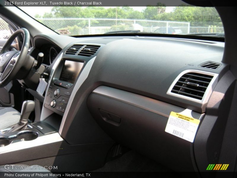Tuxedo Black / Charcoal Black 2015 Ford Explorer XLT