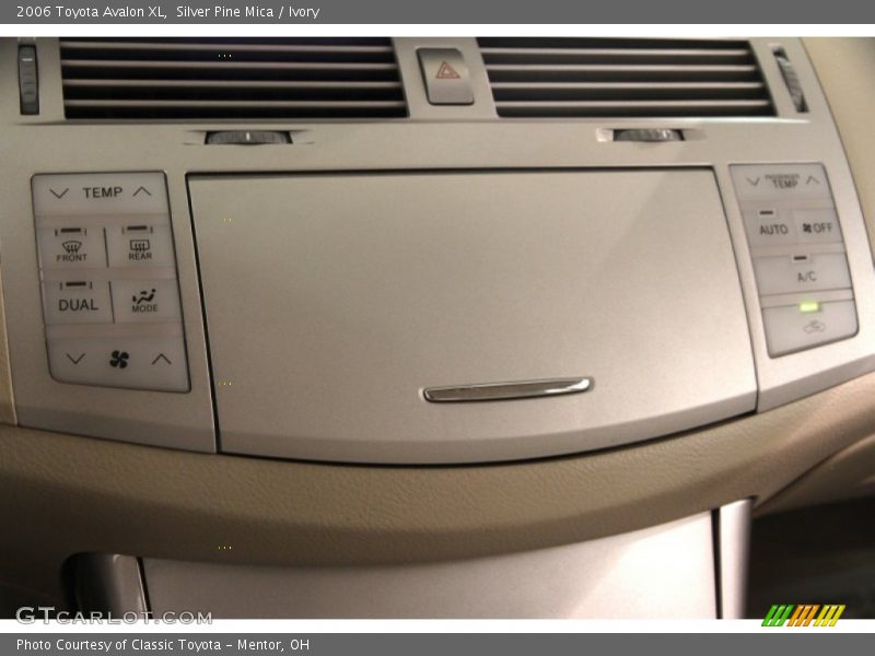 Silver Pine Mica / Ivory 2006 Toyota Avalon XL